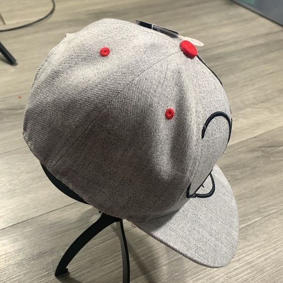 Disney Winking Mickey Mouse Gray Embroidered SnapBack Adjustable Cap NWT - Picture 6 of 8